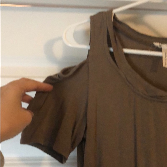 Kirra Cold Shoulder Top - Picture 2 of 2